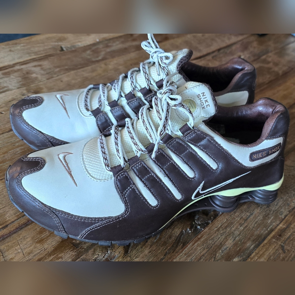 Nike Vintage Men's Brown and Cream Shox
